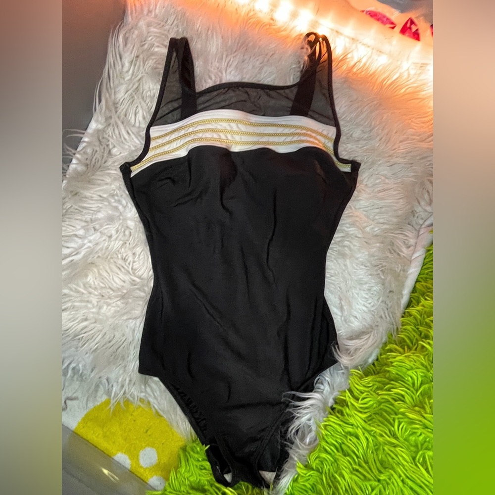 One piece swimsuit with gold trim detail. (*^^*)